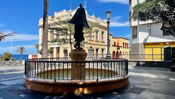 Monumento a El Enano