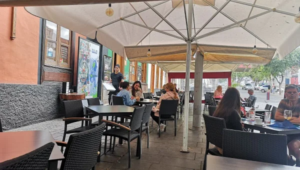 BULAN, Terraza-Restaurante