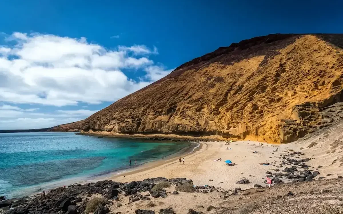 Montaña Amarilla Beach