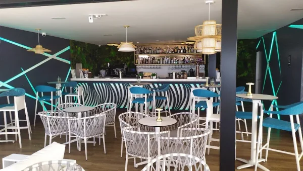 D'Vales Bay Restaurant