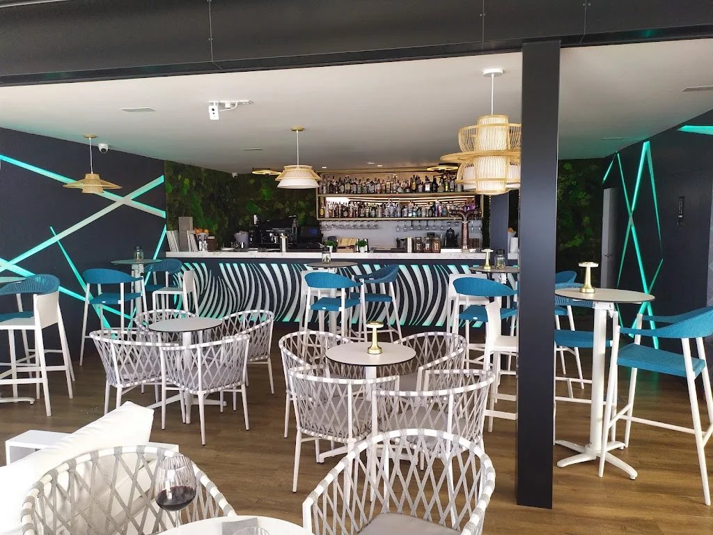 D'Vales Bay Restaurant