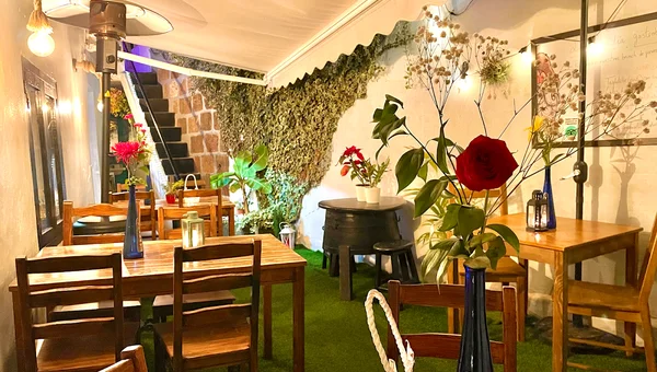 La Abadía Gastrobar & Lounge