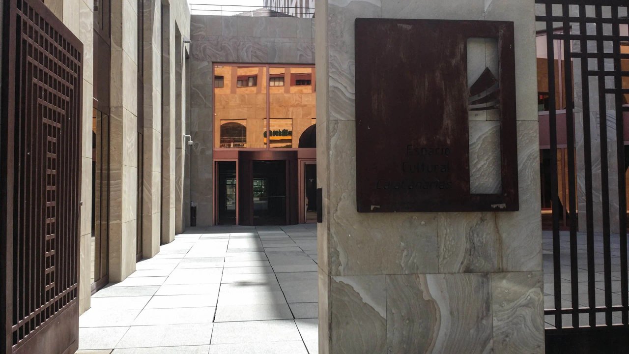 Sala De Exposiciones Cajacanarias